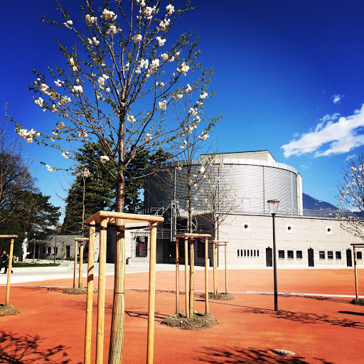 Fin de saison pour le Théâtre du Crochetan, transformé en centre d'appels d'urgence